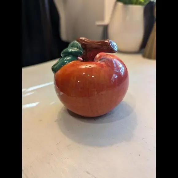 Vintage Jay Apple Ceramic Salt & Pepper Shaker - Picture 2 of 4